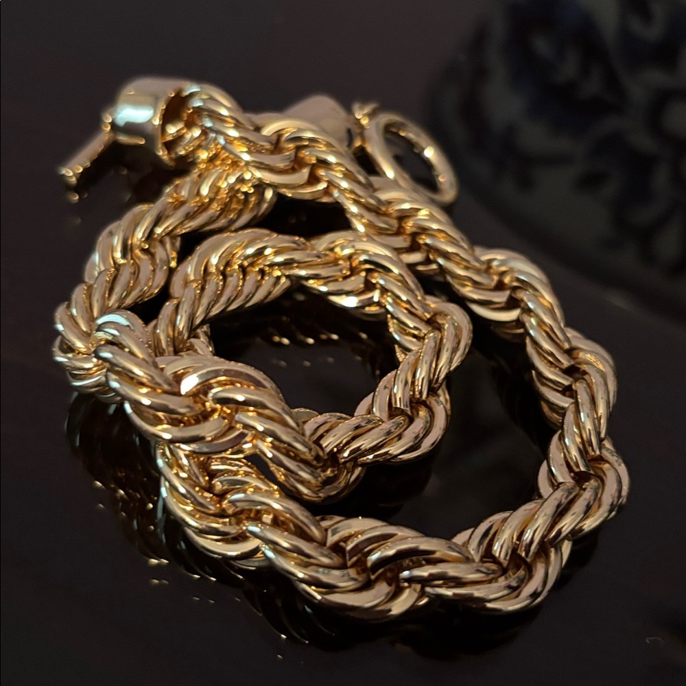 Huge Gold-Tone Rope Chain! - Picture 5 of 6
